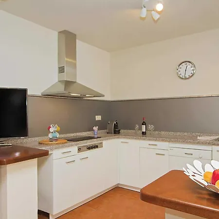 Plum Guide - Yacht Club Fantasy Apartment *